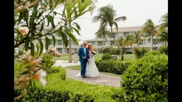 Read more about the article Cancun Wedding | Tommy and Laura amazing wedding photography at the Cancun Moon Palace