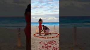 Read more about the article Experience the pure joy of love as two women say “yes” on a Cancun beach !