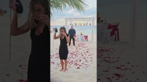 Read more about the article Cancun dinner on the beach turned #proposal