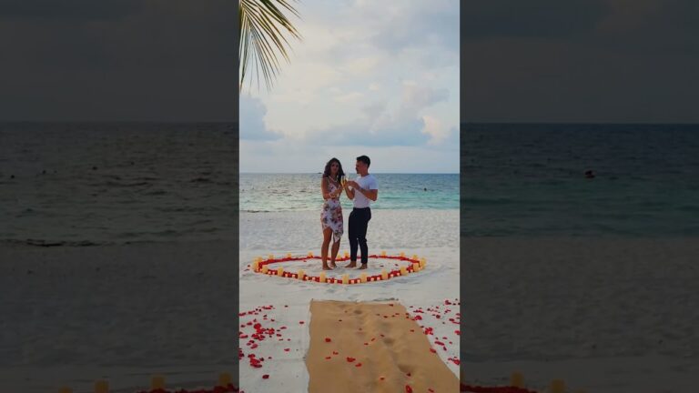 Read more about the article Perfect evening by the sea to make a promise of endless love! #cancunproposalplanner #romantic #love