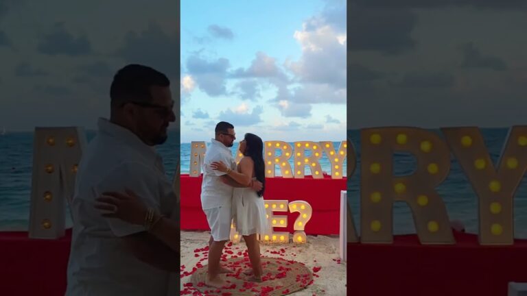 Read more about the article When friends become accomplices in love! check out this nice beach proposal! 😍💍#marryme ##shesaidyes