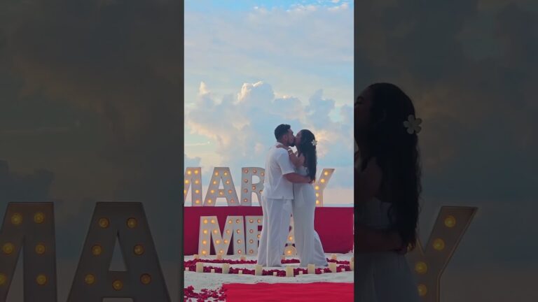 Read more about the article The sky, the couple, the set up, everything looked straight out of a dream #cancunproposalplanner