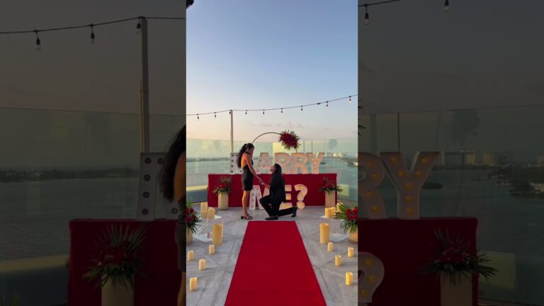Read more about the article Sunset vibes and serious questions 💞✨ #cancunproposalplanner #rooftop #romanticdinner #fyp #luxury
