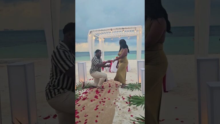 Read more about the article Dinner by the sea, a ring, and a promise to be❣️✨ #cancunproposal #proposalplanner